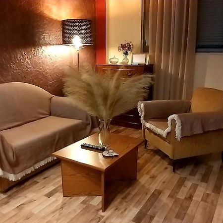 Anna Maria Greek Filoxenia Apartment Piraeus Bagian luar foto