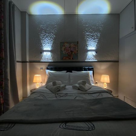 Anna Maria Greek Filoxenia Apartment Piraeus Bagian luar foto
